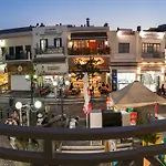 Santorini Main Square 3*