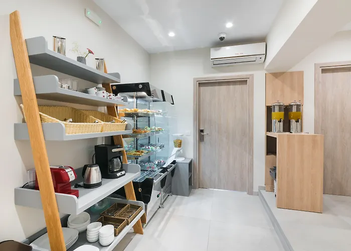 Отель Santorini Main Square Тира