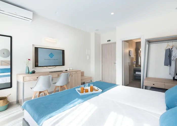 Santorini Main Square 3*