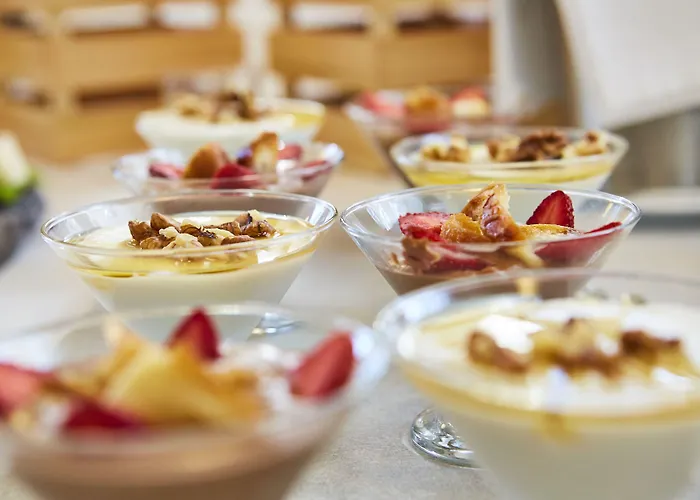 Santorini Main Square Hotel 3*