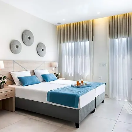 Santorini Main Square Hotel 3*