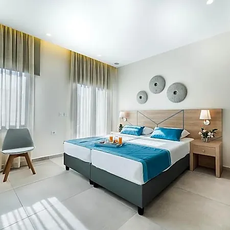 Santorini Main Square Hotel 3*