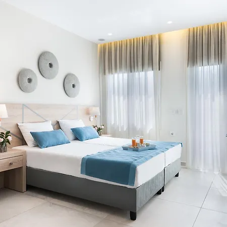 Santorini Main Square Hotel 3*