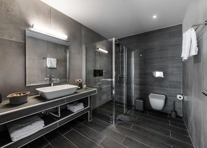 Santorini Main Square 3*