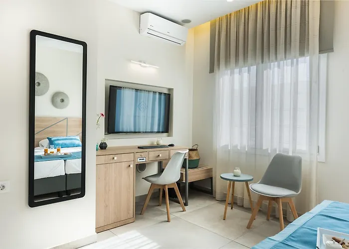 Santorini Main Square 3*