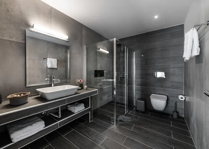 Santorini Main Square 3*