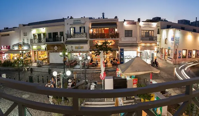 Santorini Main Square 3*