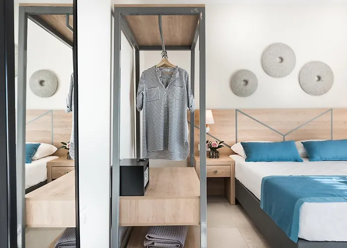 Santorini Main Square 산토리니