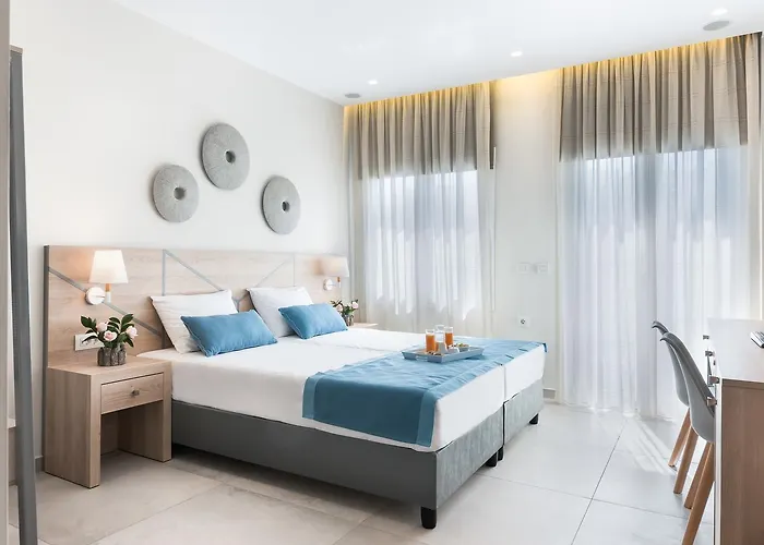 Santorini Main Square Hotel 3*