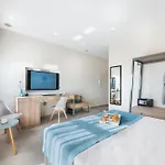 Santorini Main Square Hotell 3*