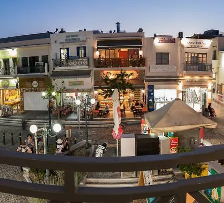 Santorini Main Square 3*