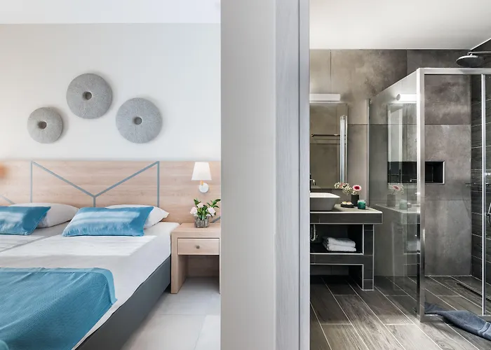 Santorini Main Square Hotel 3*