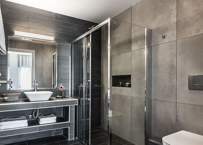 Santorini Main Square 3*