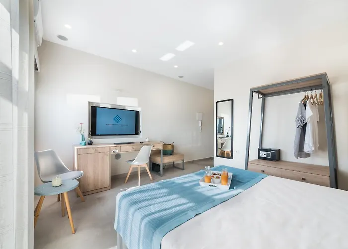 Santorini Main Square Hotell 3*