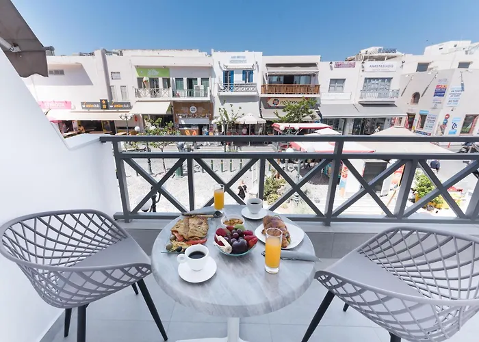 Santorini Main Square 3*